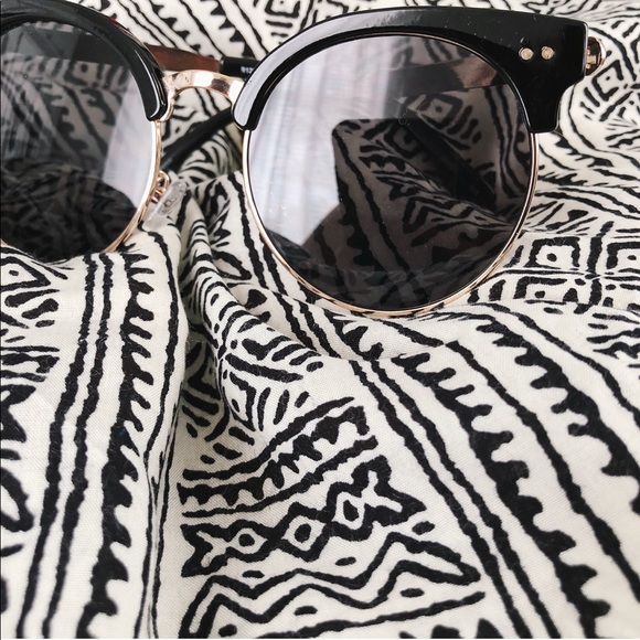 Accessories - NWOT Retro Round Sunglasses